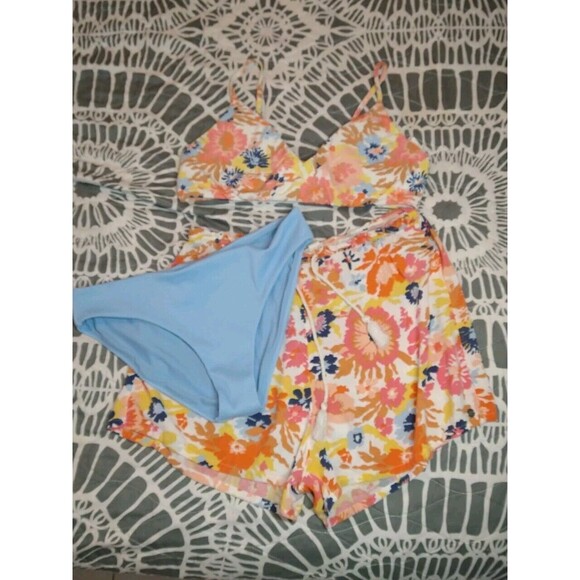 Roxy Swim Set Of 3 Pieces XL Shorts Are Medium But It Fits As A Set XL - Picture 8 of 16